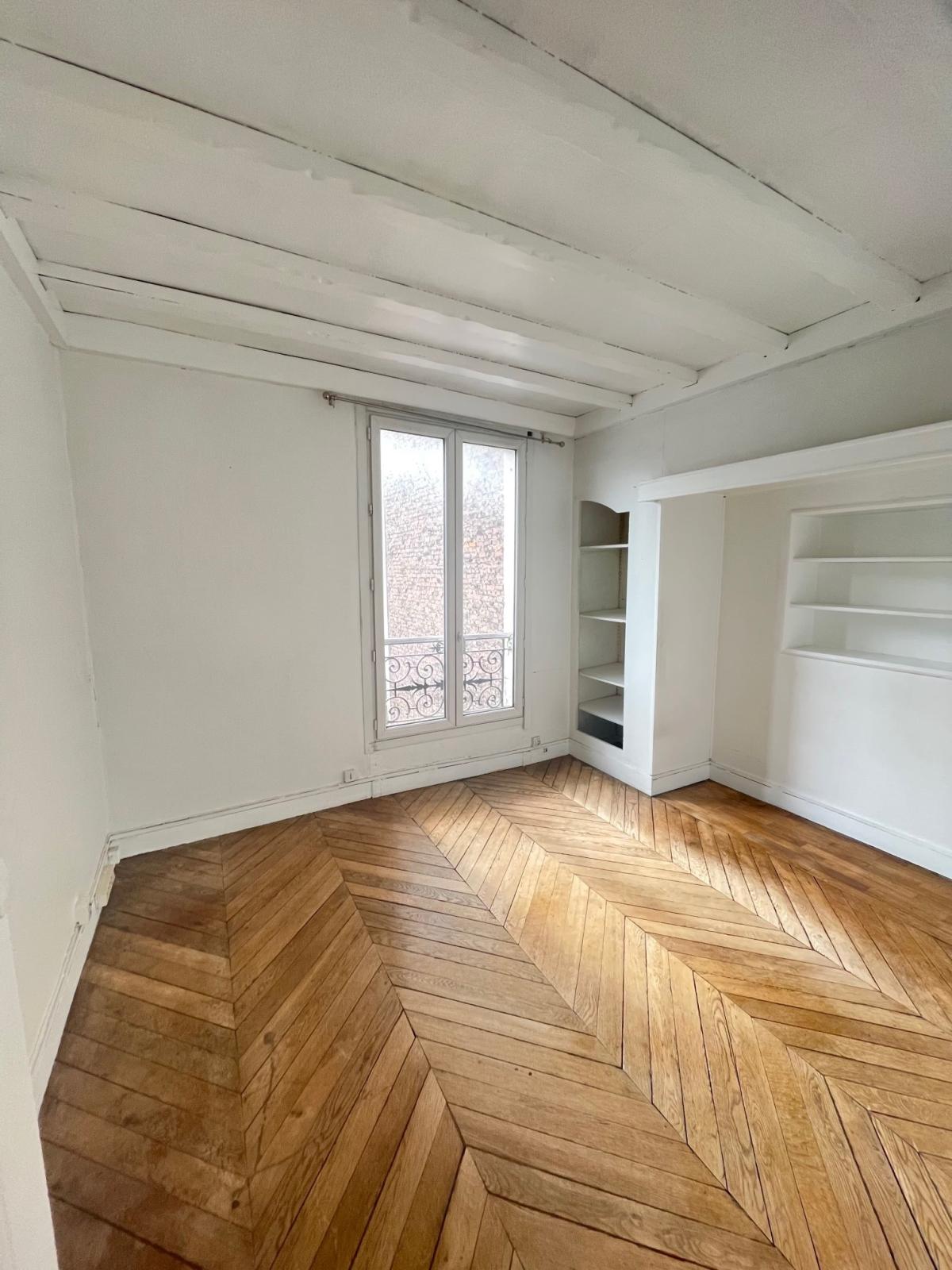 Paris XVIIIème Métro Anvers, 2 Pièces de 31,10m²