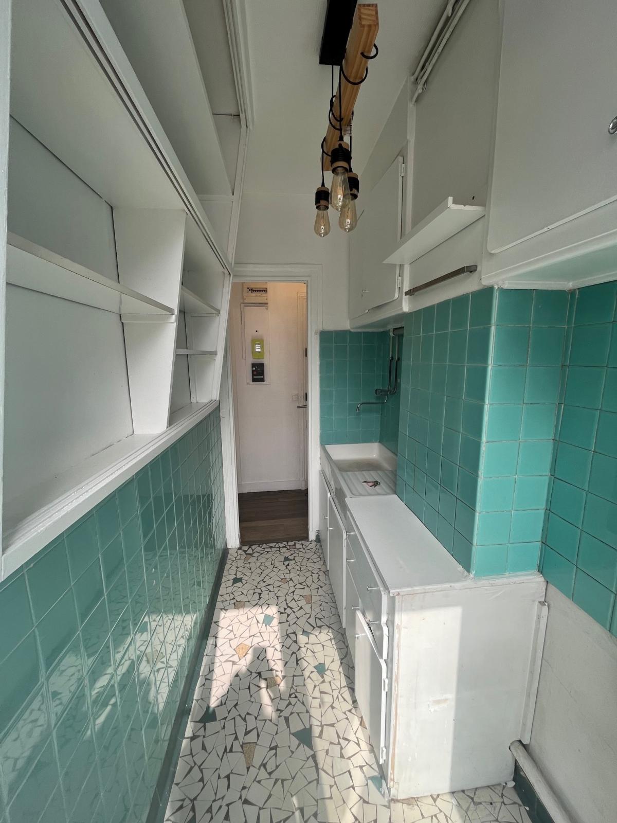 Paris XVIIIème Métro Anvers, 2 Pièces de 31,10m²