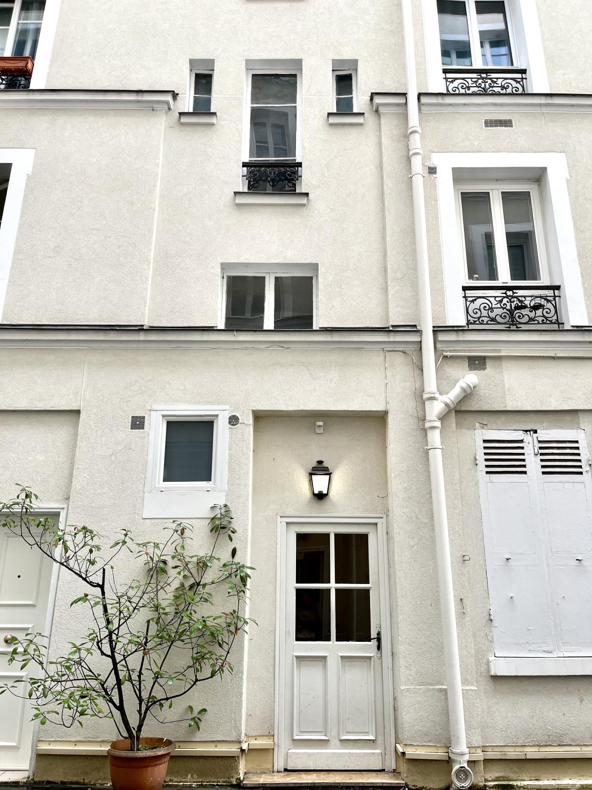 STUDIO MEUBLE PLACE VICTOR  HUGO PARIS XVI