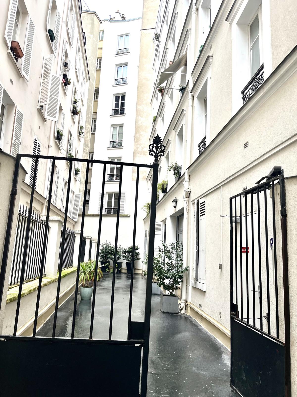 STUDIO MEUBLE PLACE VICTOR  HUGO PARIS XVI