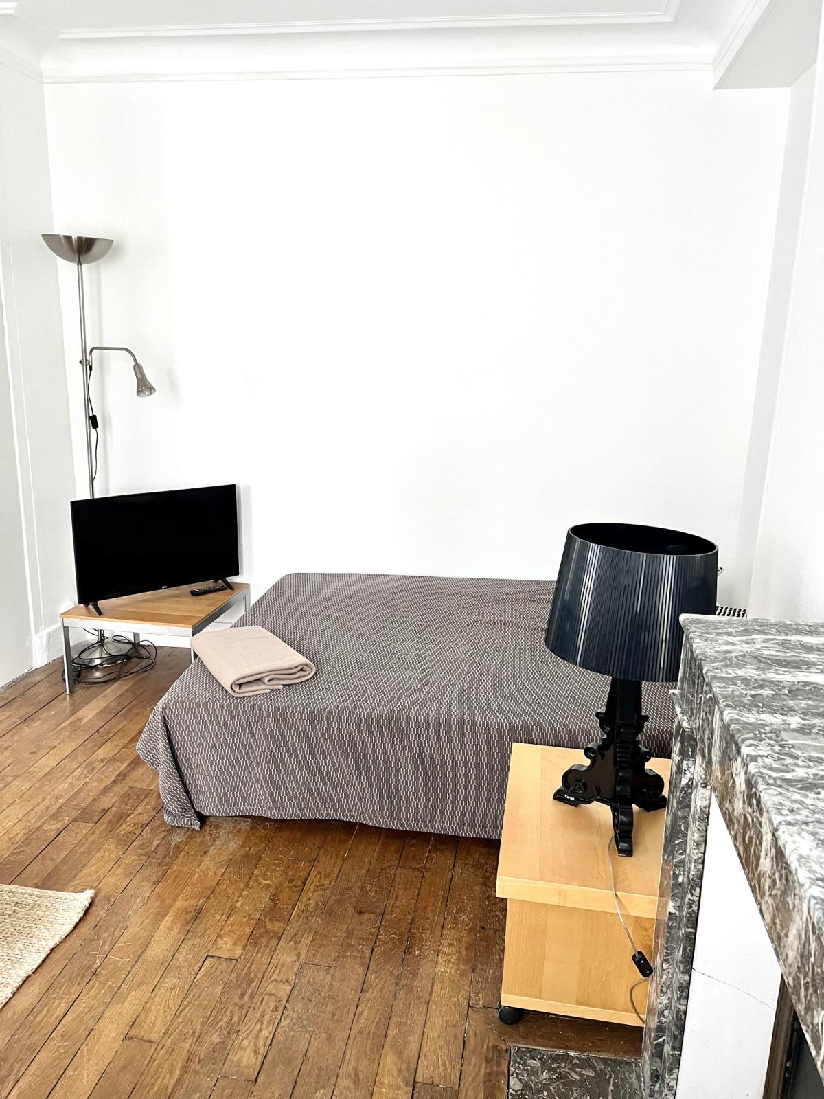 STUDIO MEUBLE PLACE VICTOR  HUGO PARIS XVI