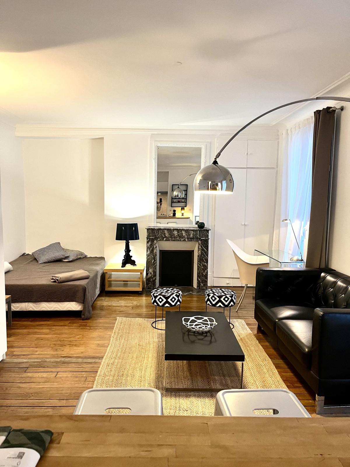 STUDIO MEUBLE PLACE VICTOR  HUGO PARIS XVI