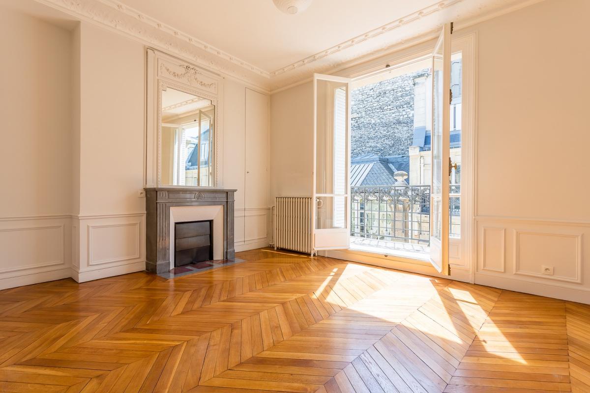 A LOUER PARIS VII ème 