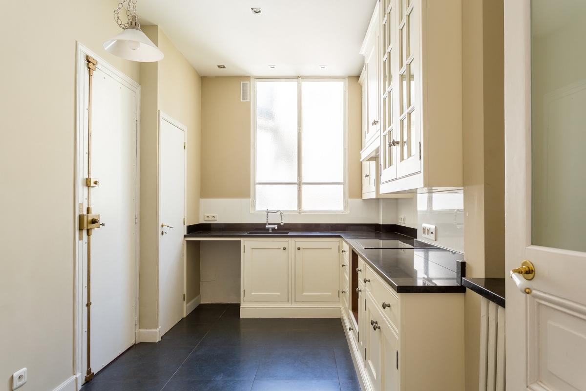 A LOUER PARIS VII ème 