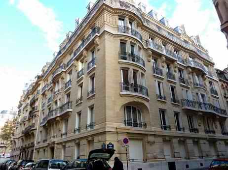 A LOUER PARIS VII ème 