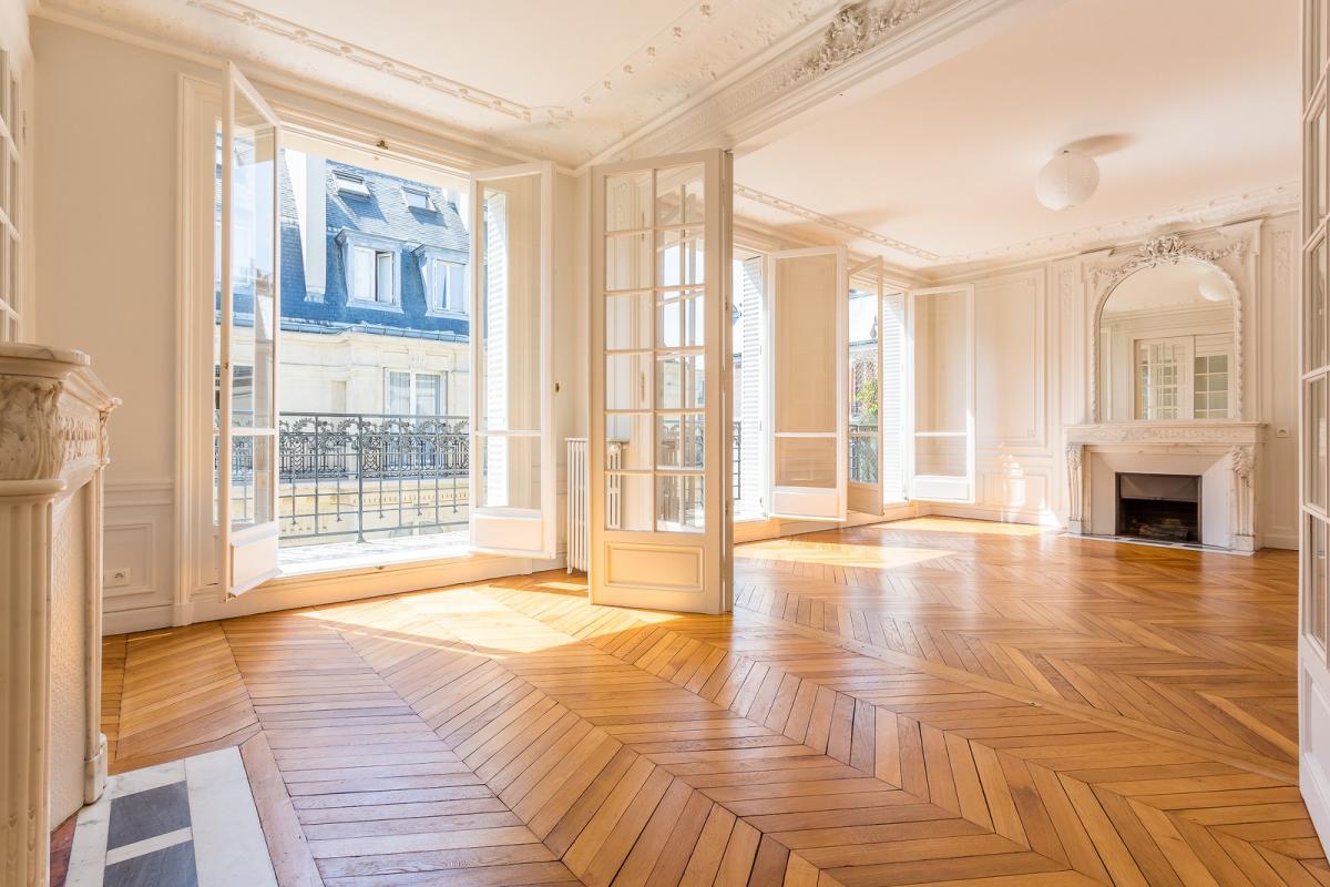 A LOUER PARIS VII ème 