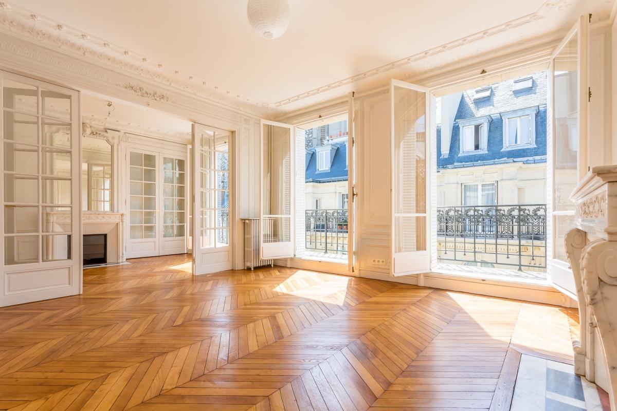 A LOUER PARIS VII ème 