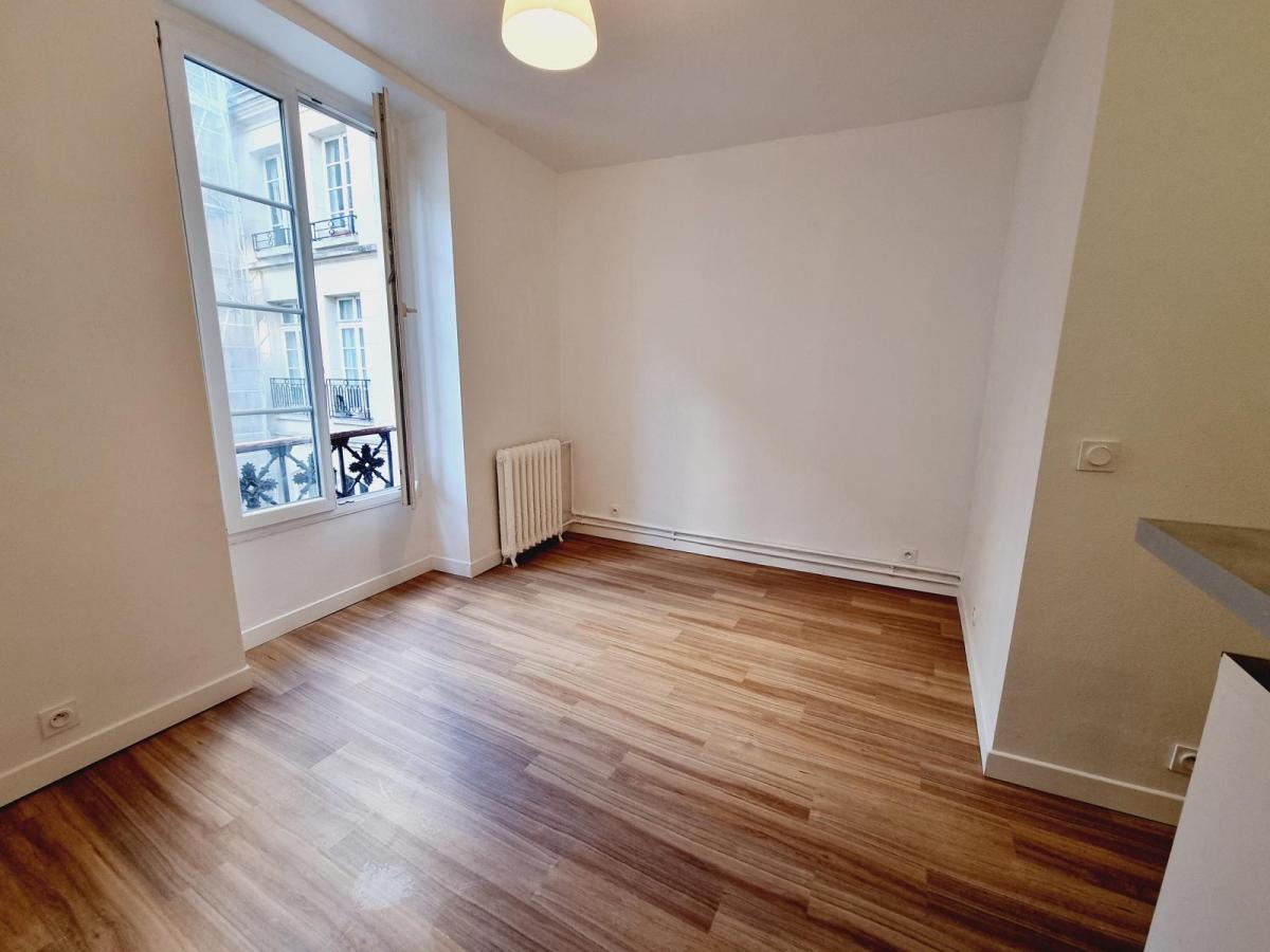 A LOUER STUDIO 16.44m² LES HALLES 