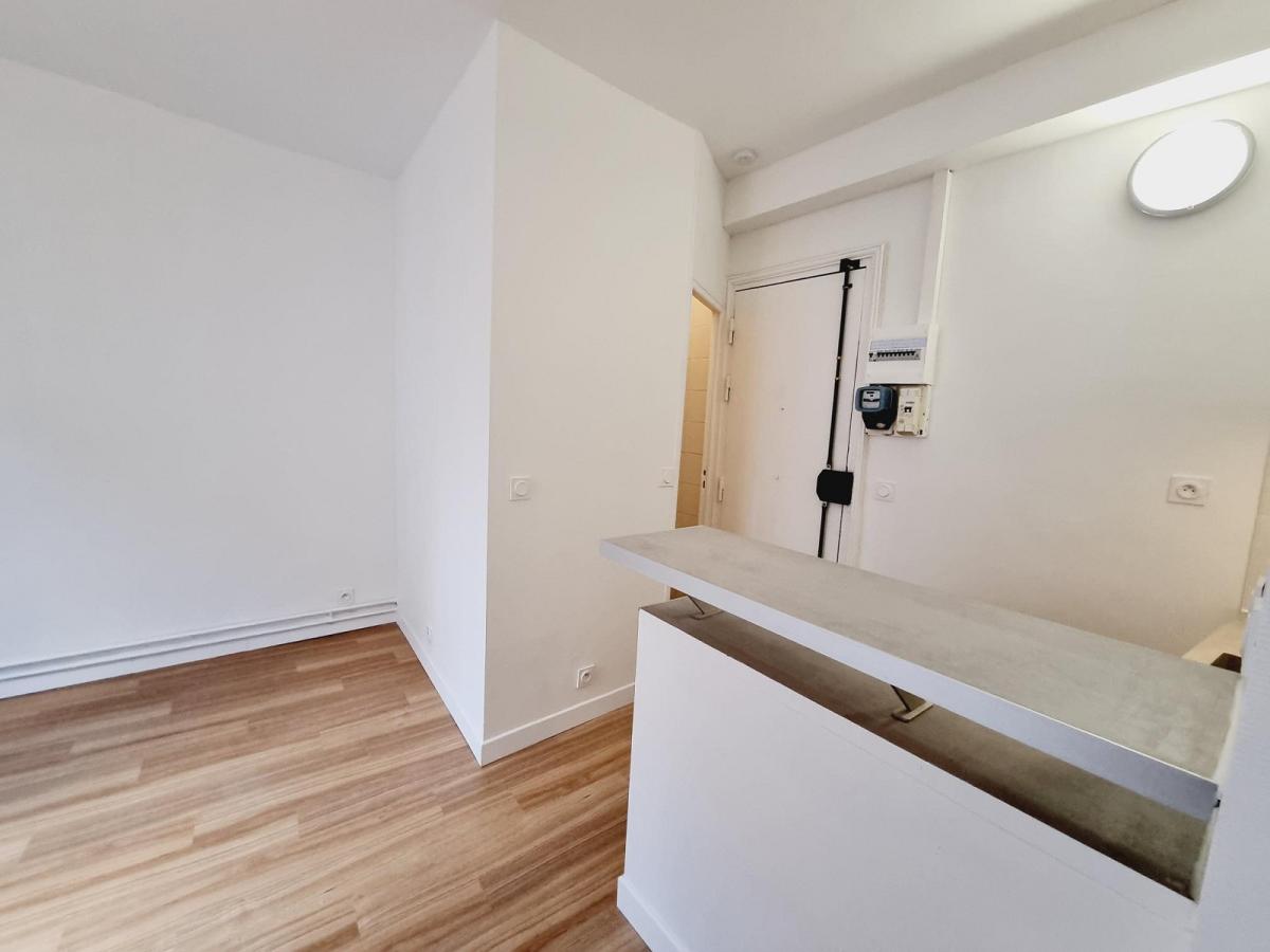 A LOUER STUDIO 16.44m² LES HALLES 