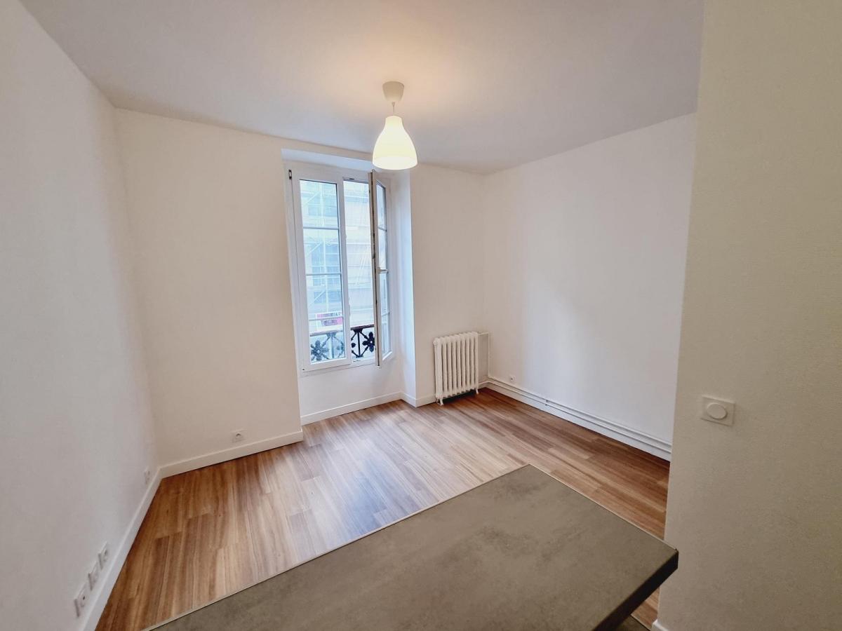 A LOUER STUDIO 16.44m² LES HALLES 