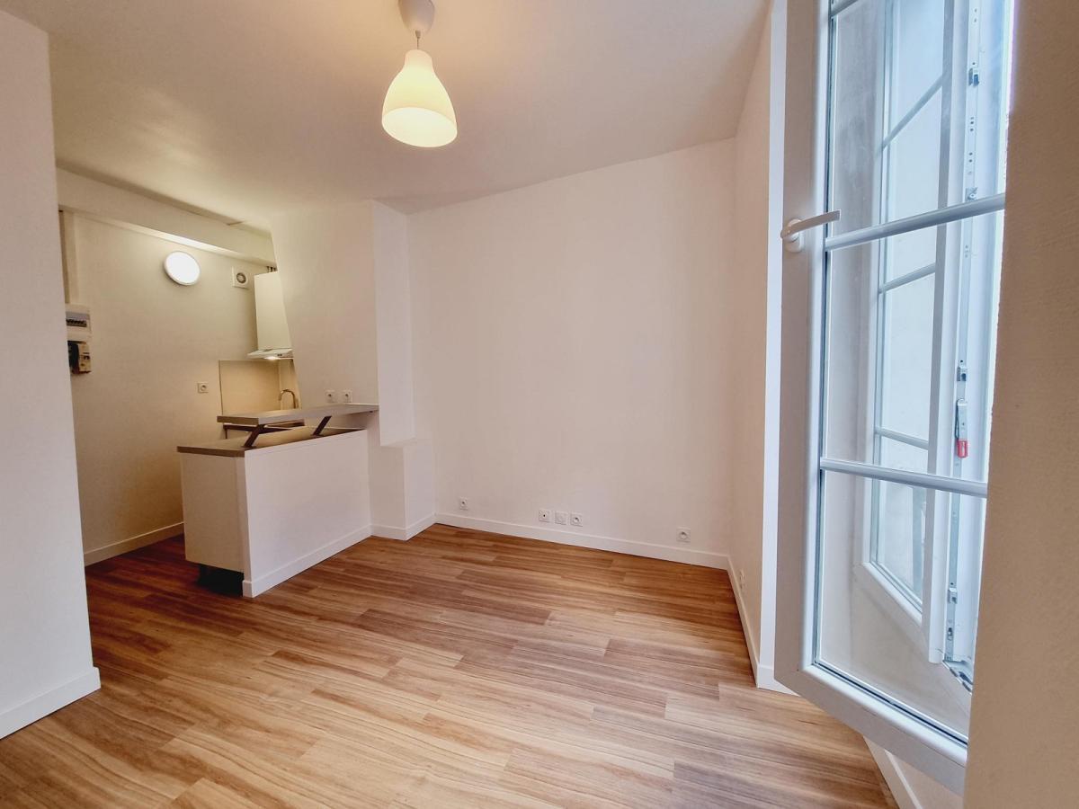 A LOUER STUDIO 16.44m² LES HALLES 