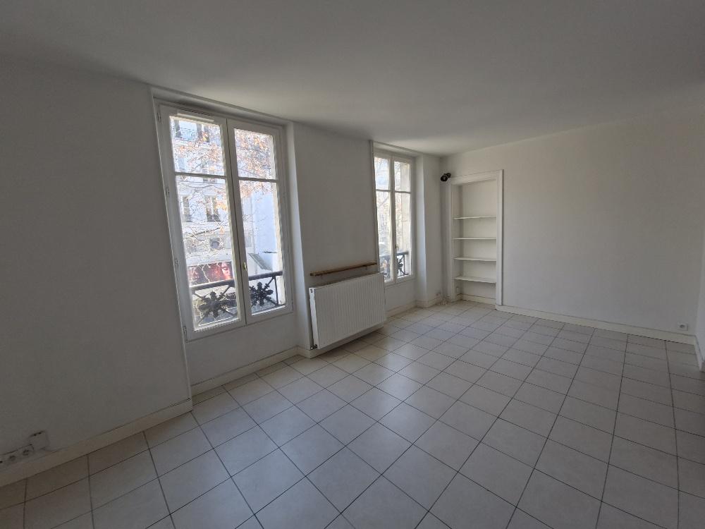 Paris XVIIème, Avenue de Clichy (métro Place Clichy) 2 Pièces de  40,59 m²