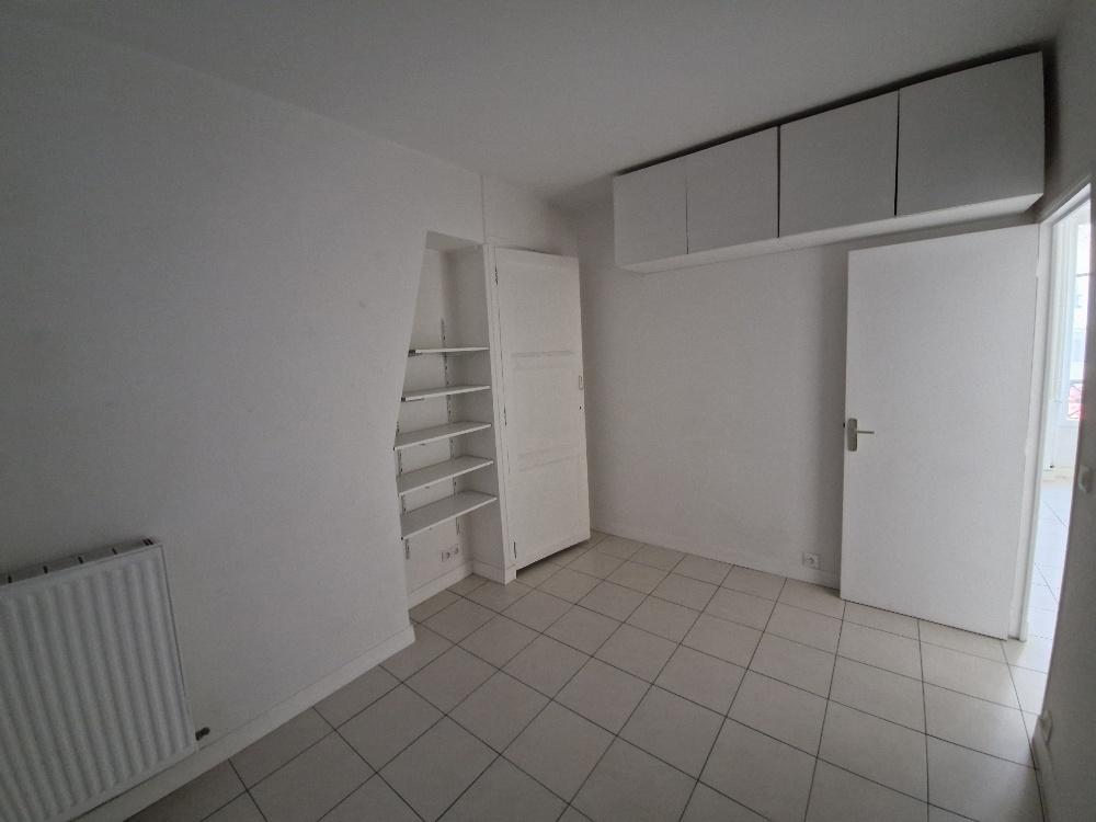 Paris XVIIème, Avenue de Clichy (métro Place Clichy) 2 Pièces de  40,59 m²