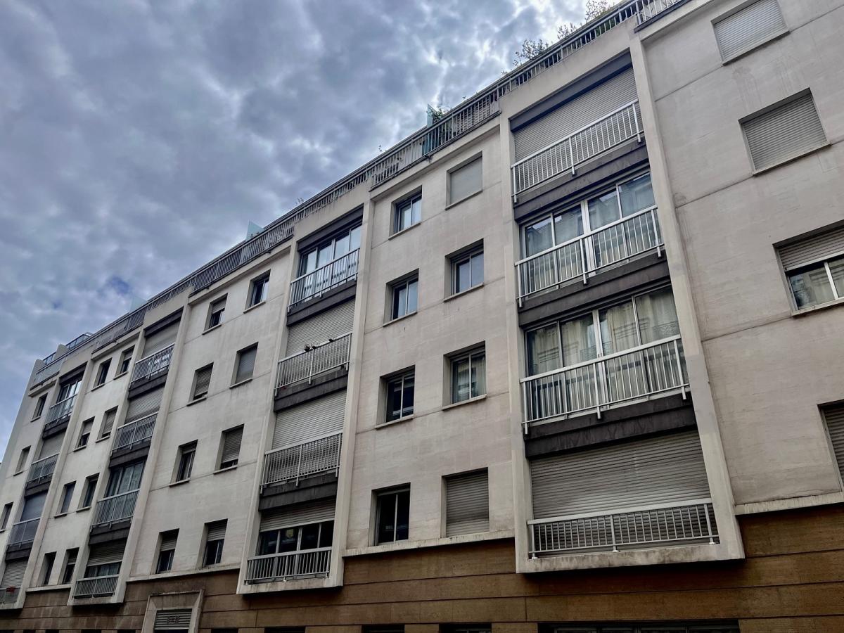 Paris XVème Cambronne Sèvres Lecourbe Grand Studio  avec Parking