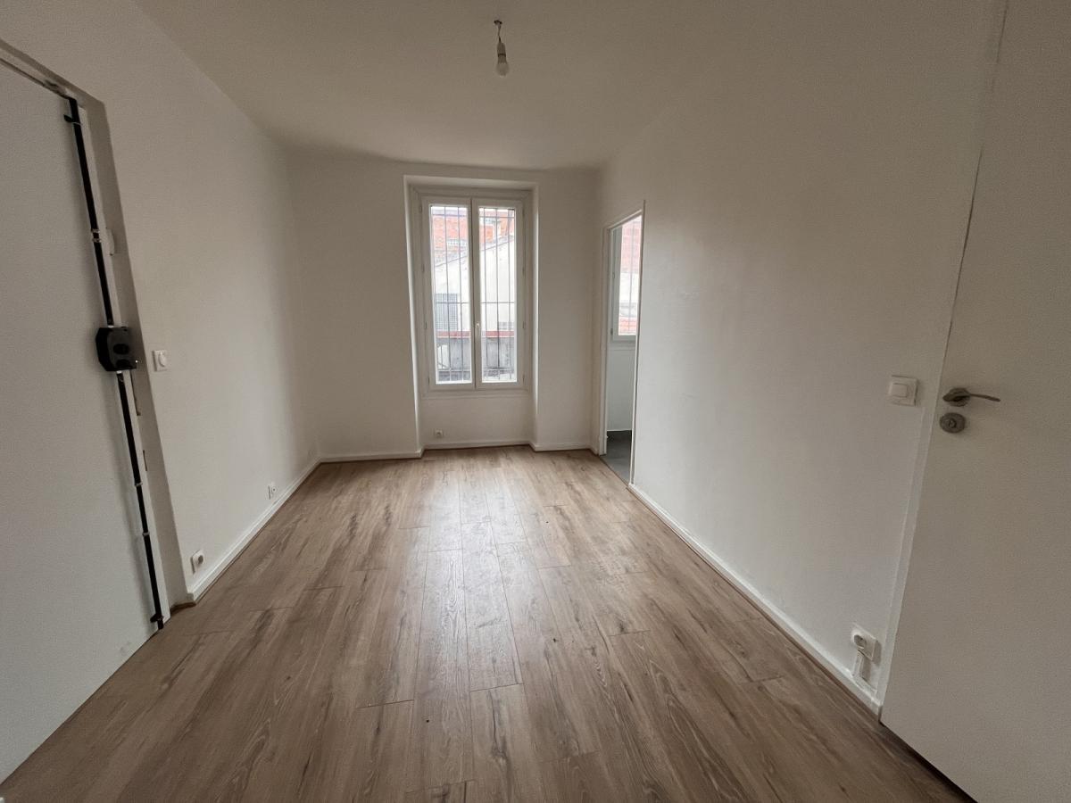 A LOUER 2 PIECES 30m²  93170 BAGNOLET . METRO ROBESPIERRE
