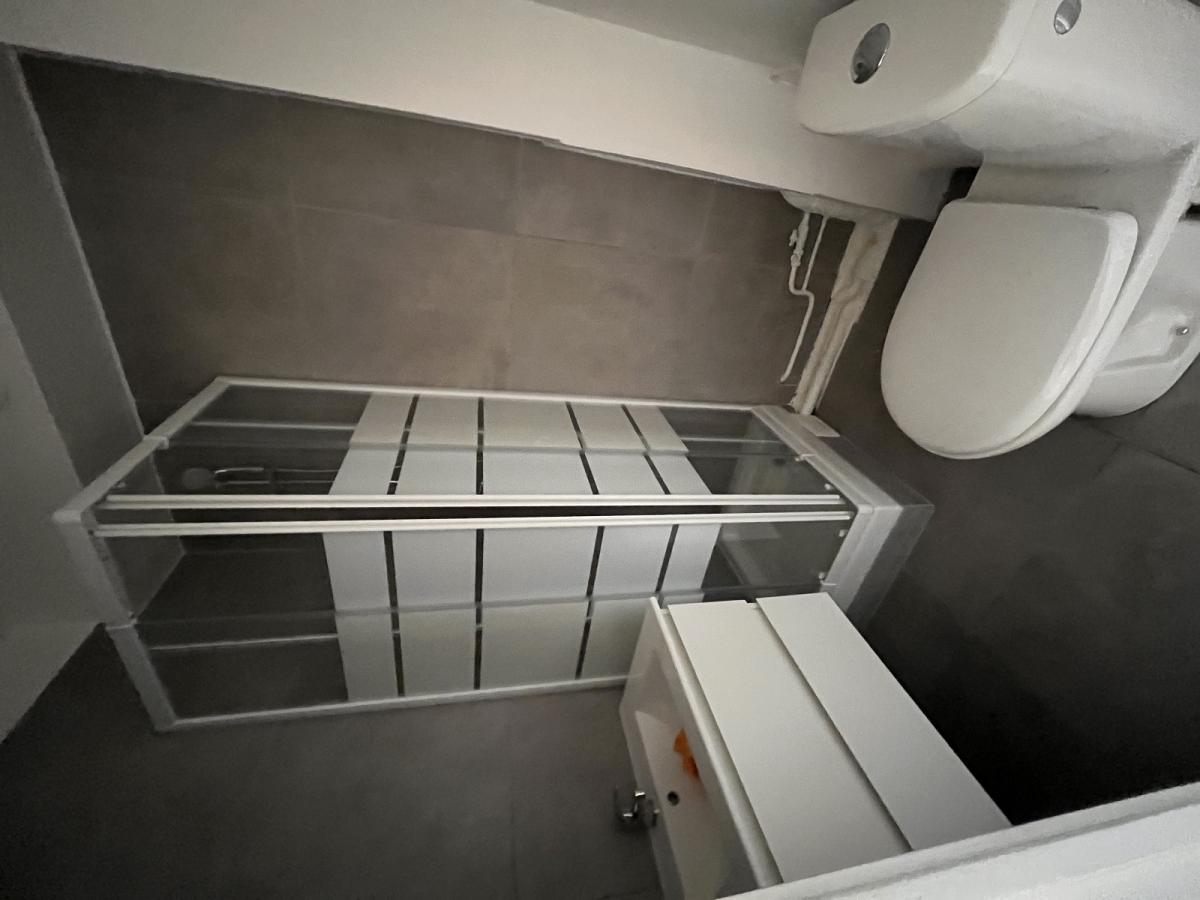 A LOUER 2 PIECES 30m²  93170 BAGNOLET . METRO ROBESPIERRE