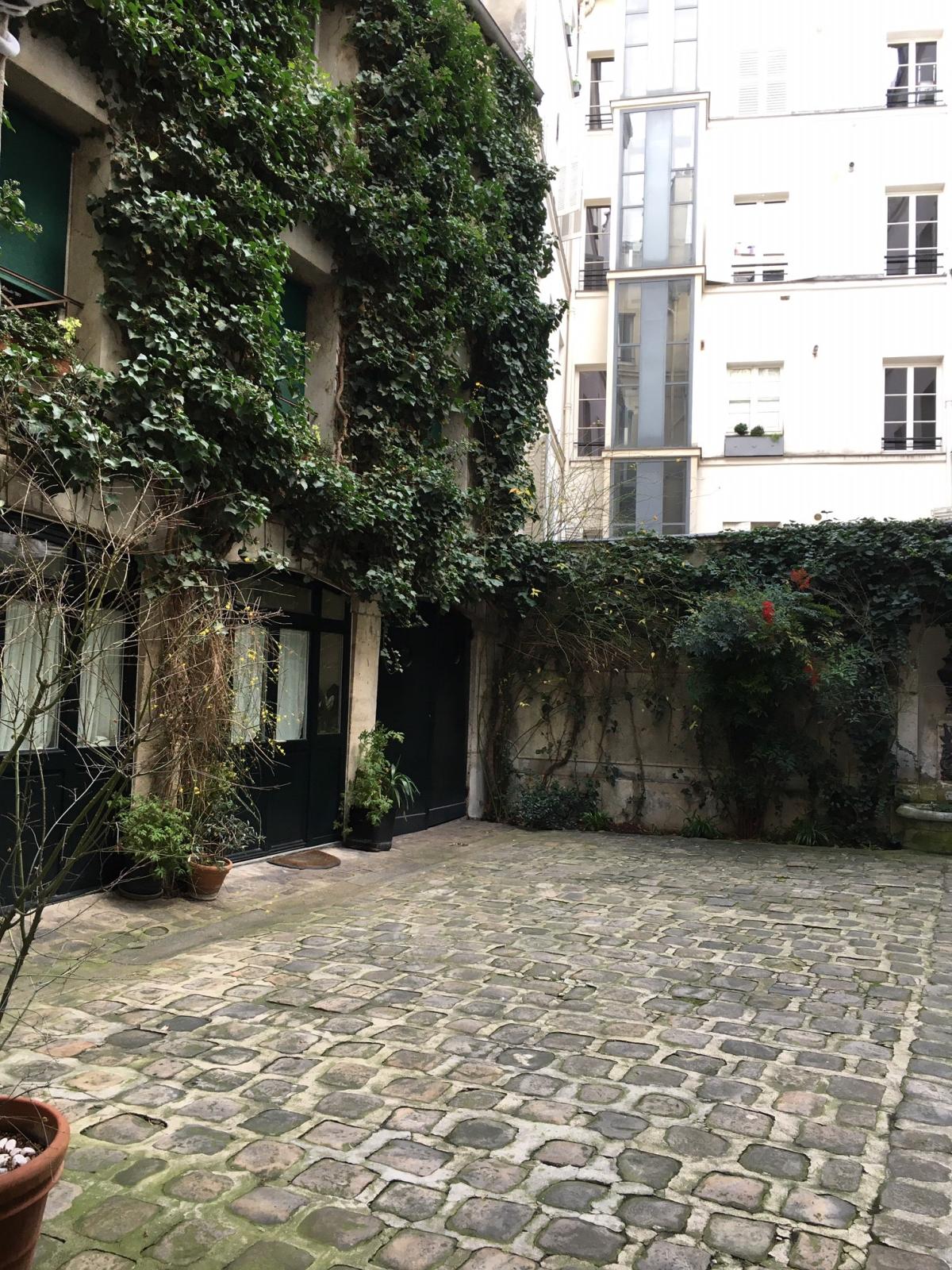 A LOUER 75006 PARIS 4P DUPLEX RUE BONAPARTE 