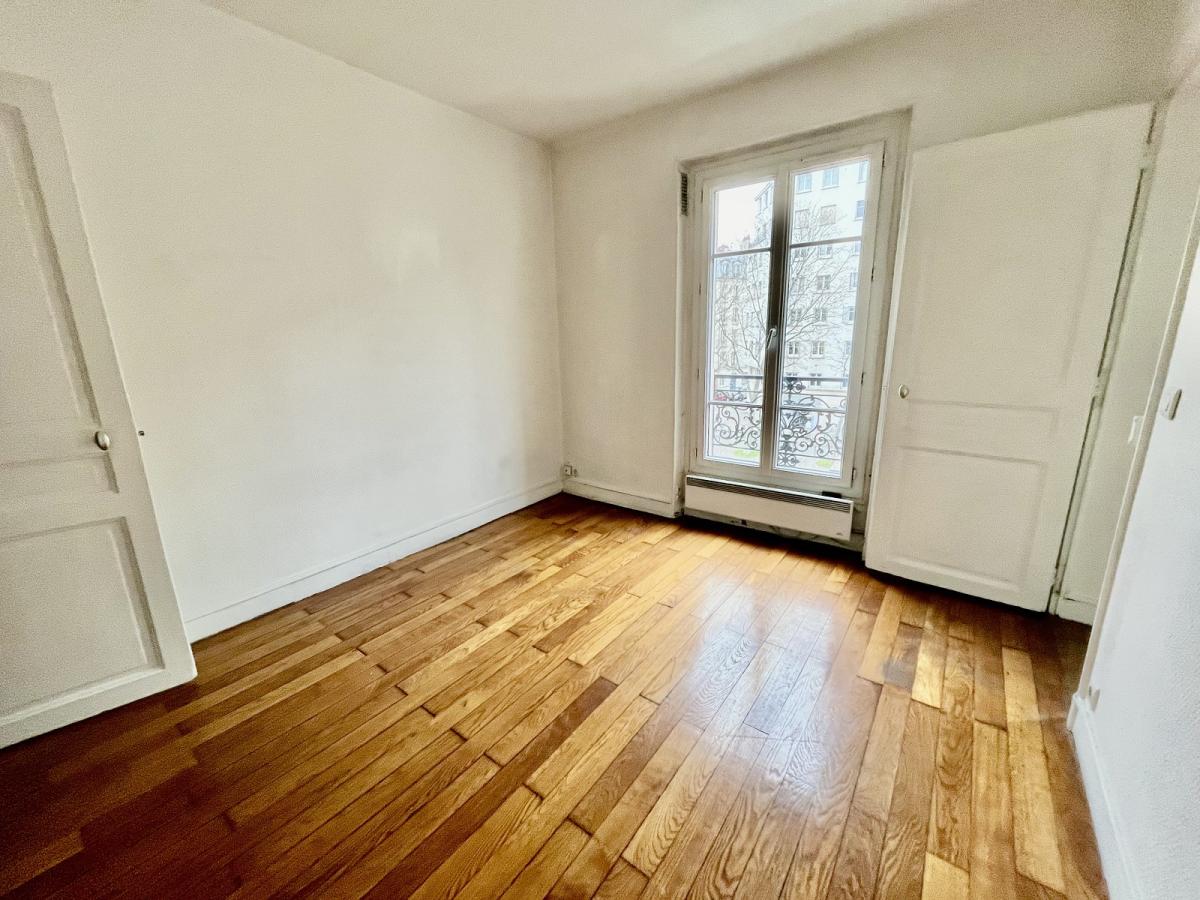 A LOUER   Paris XIème.  2 pièces.  32.80m².