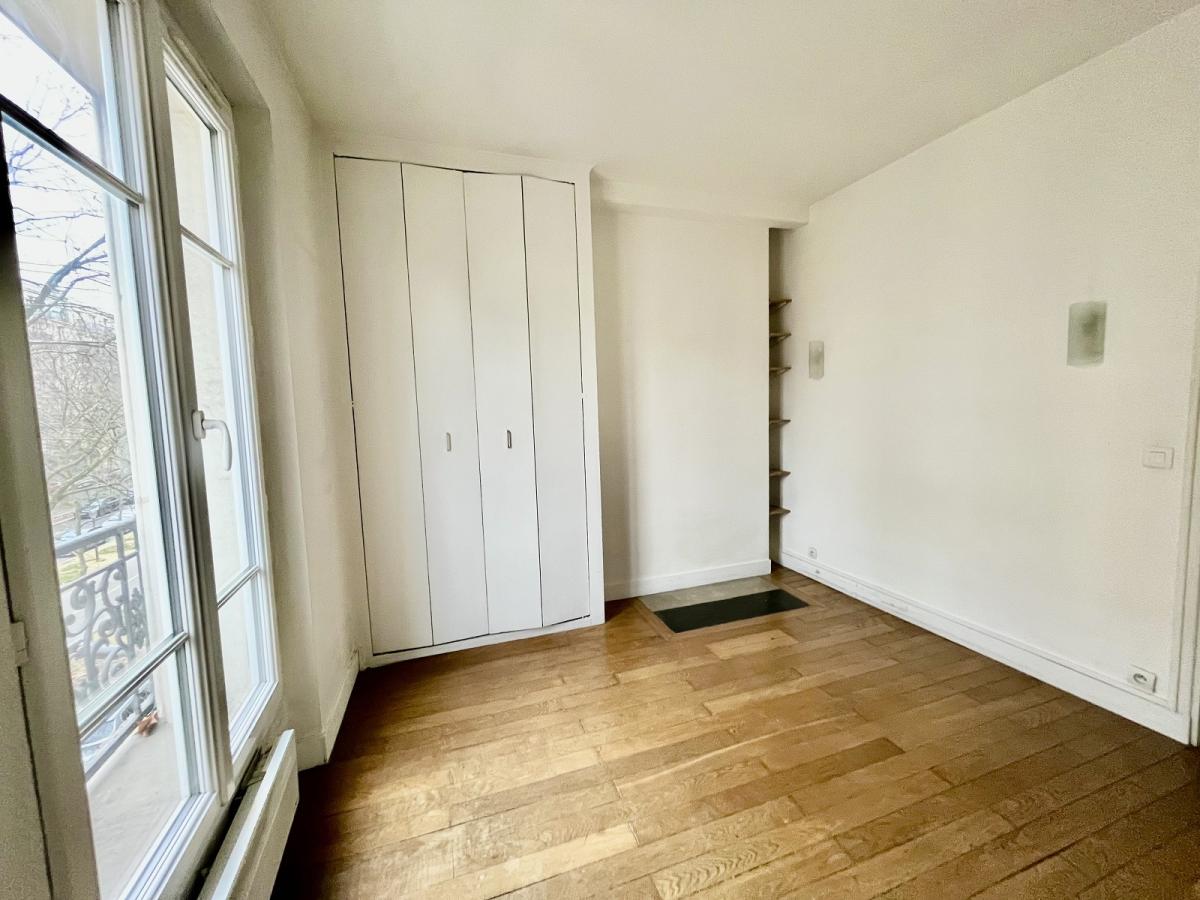 A LOUER   Paris XIème.  2 pièces.  32.80m².