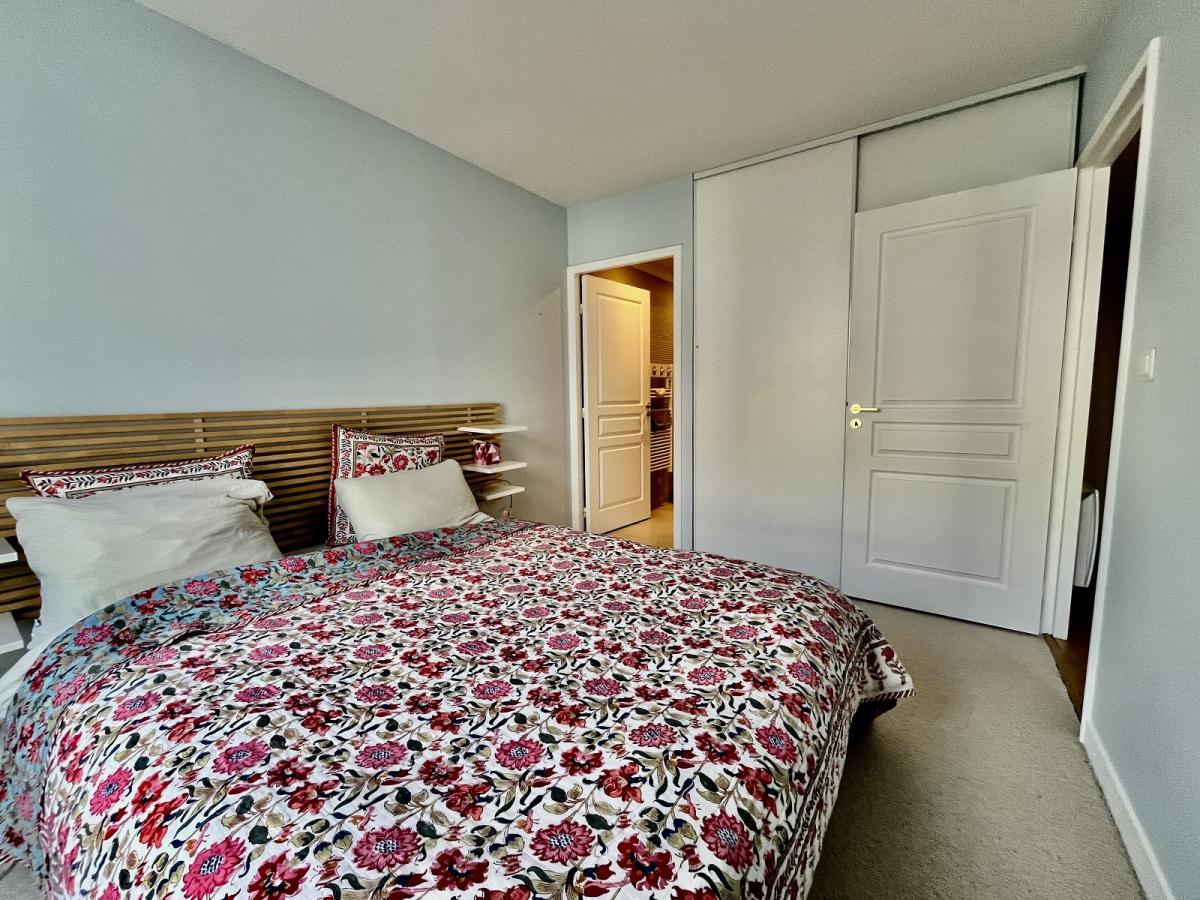 Paris XXème, St Fargeau 2 Pièces avec Balcon et Parking