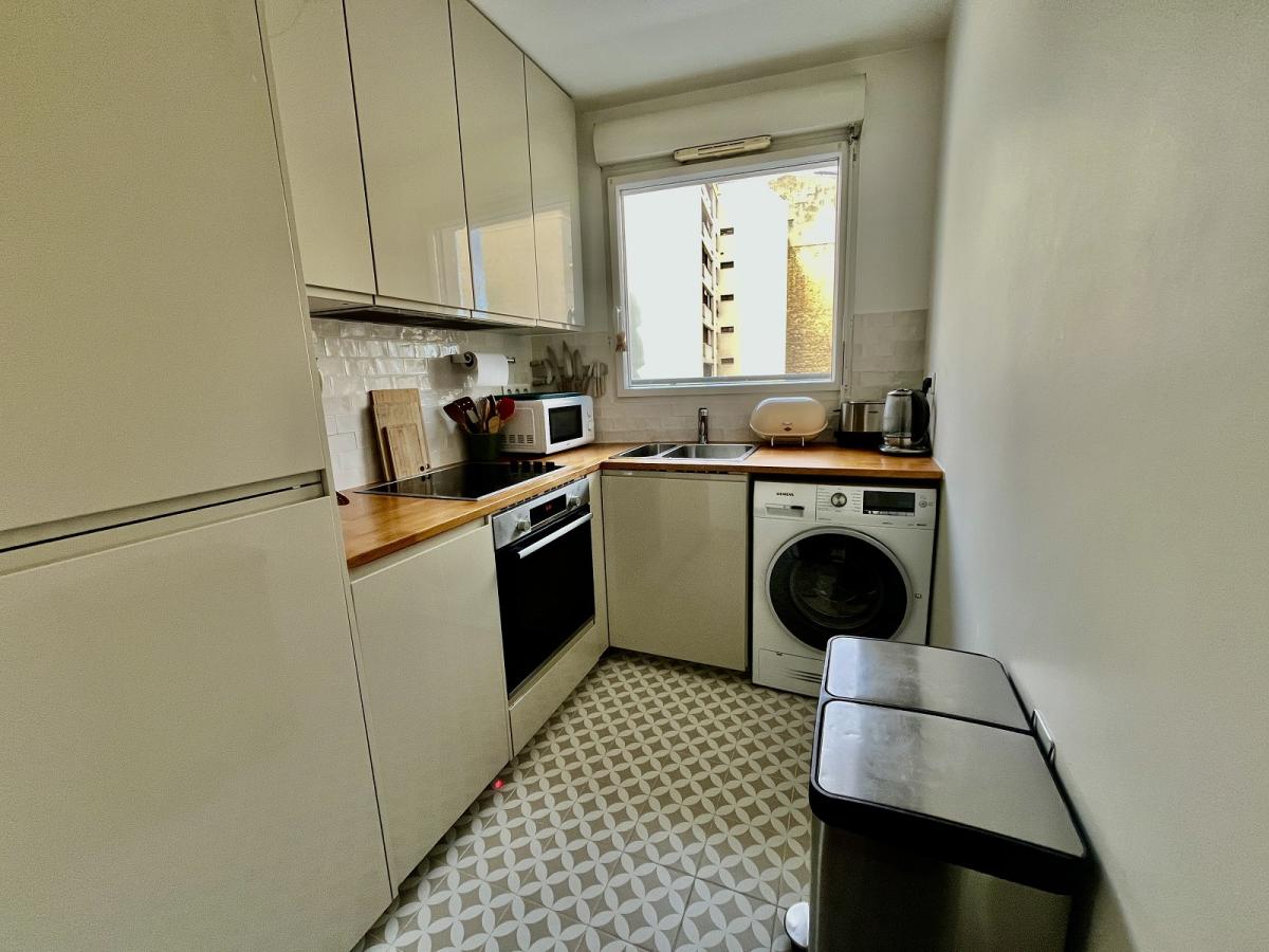 Paris XXème, St Fargeau 2 Pièces avec Balcon et Parking