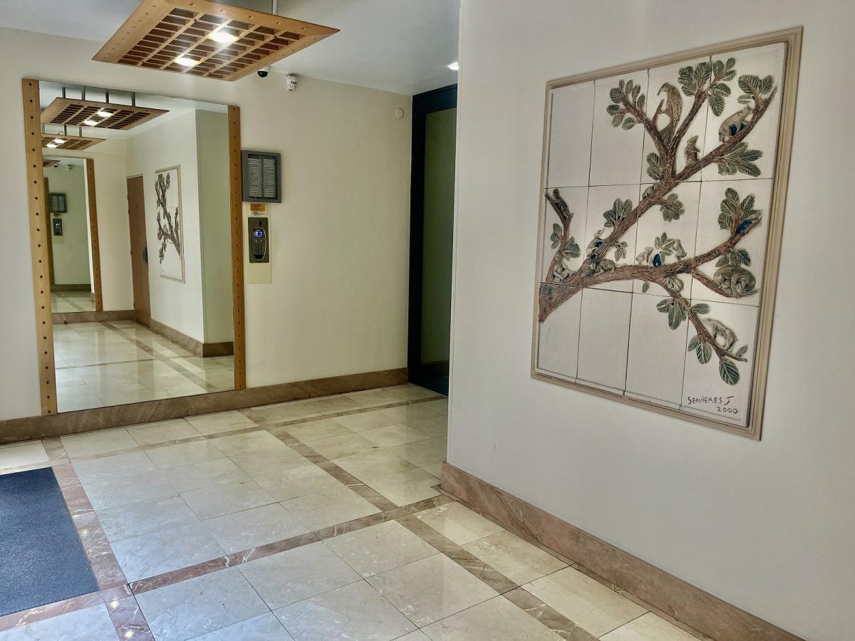 Paris XXème, St Fargeau 2 Pièces avec Balcon et Parking