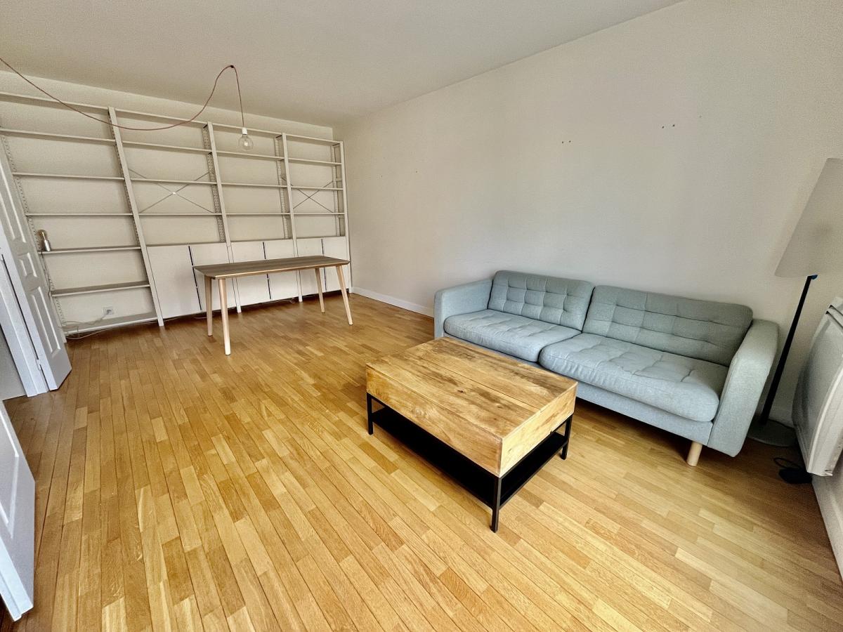 Paris XXème, St Fargeau 2 Pièces avec Balcon et Parking