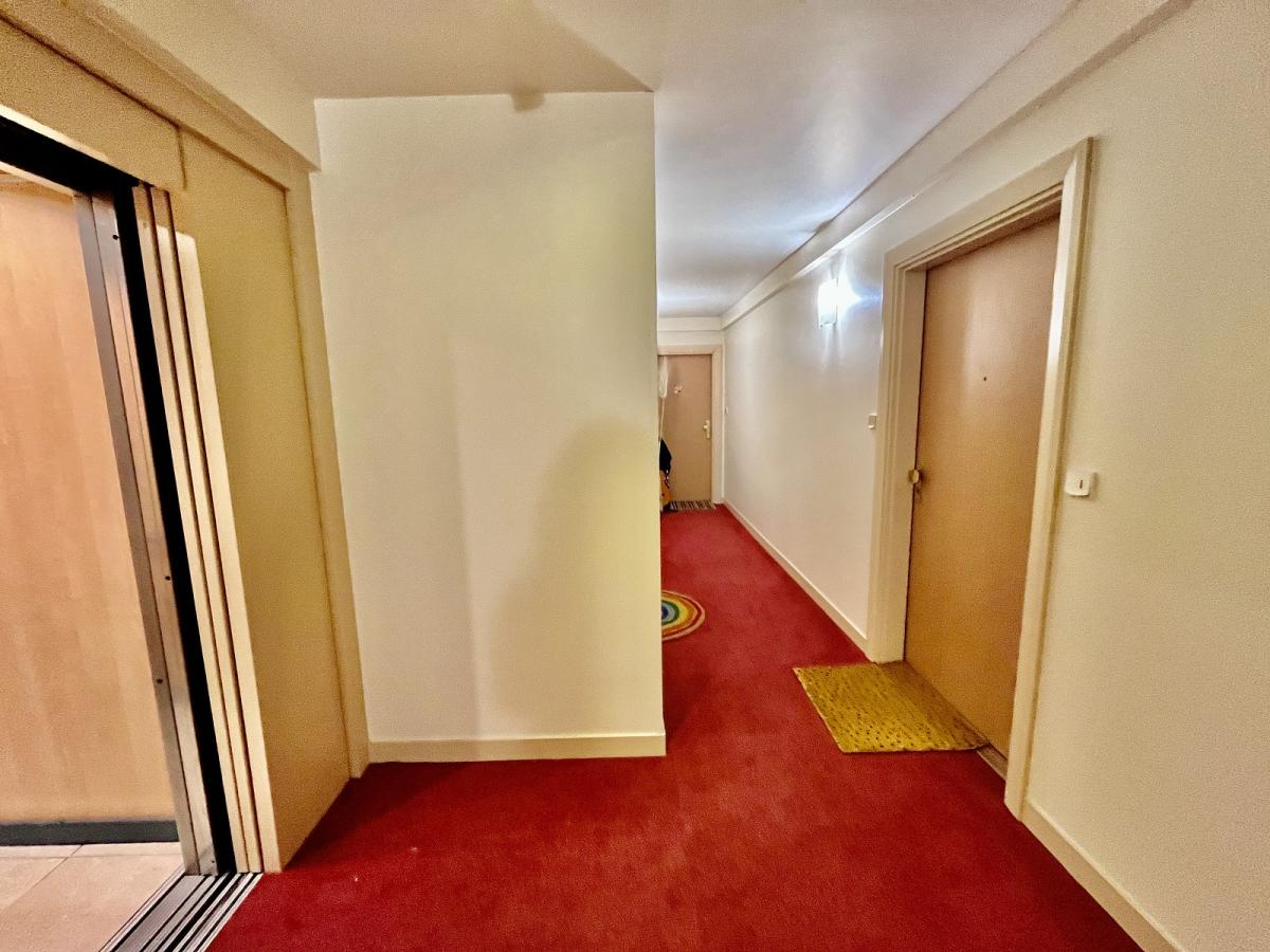 Paris XXème, St Fargeau 2 Pièces avec Balcon et Parking