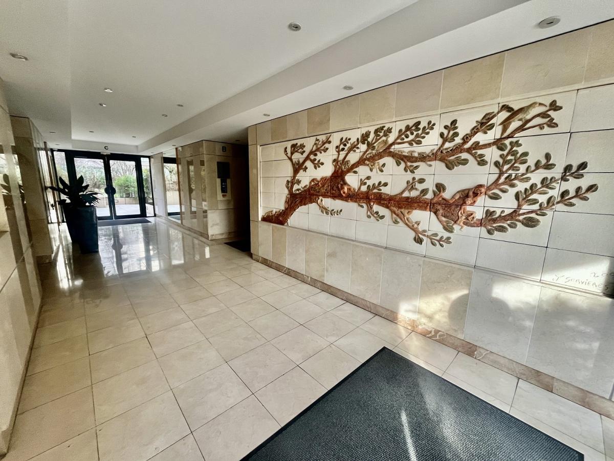 Paris XXème, St Fargeau 2 Pièces avec Balcon et Parking