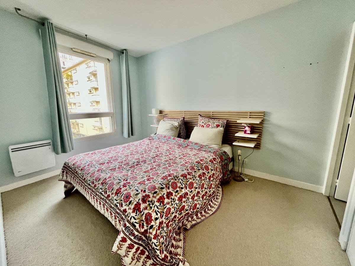 Paris XXème, St Fargeau 2 Pièces avec Balcon et Parking