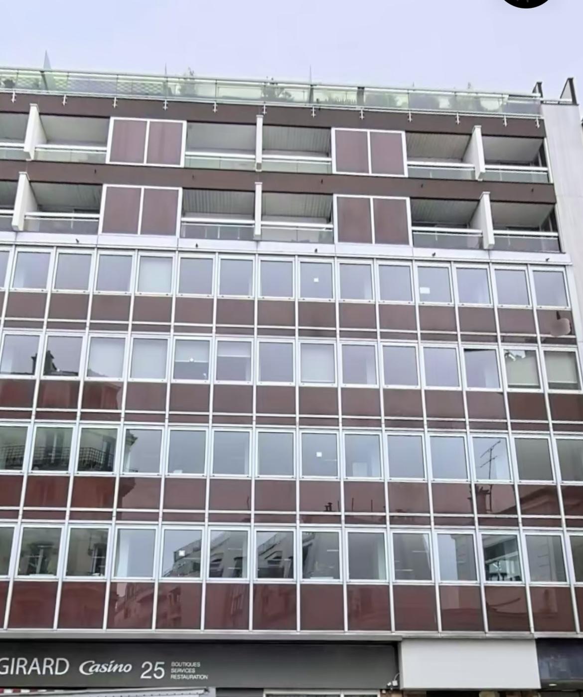 A LOUER 75015 PARIS RUE FALGUIERE STUDIO RENOVE 