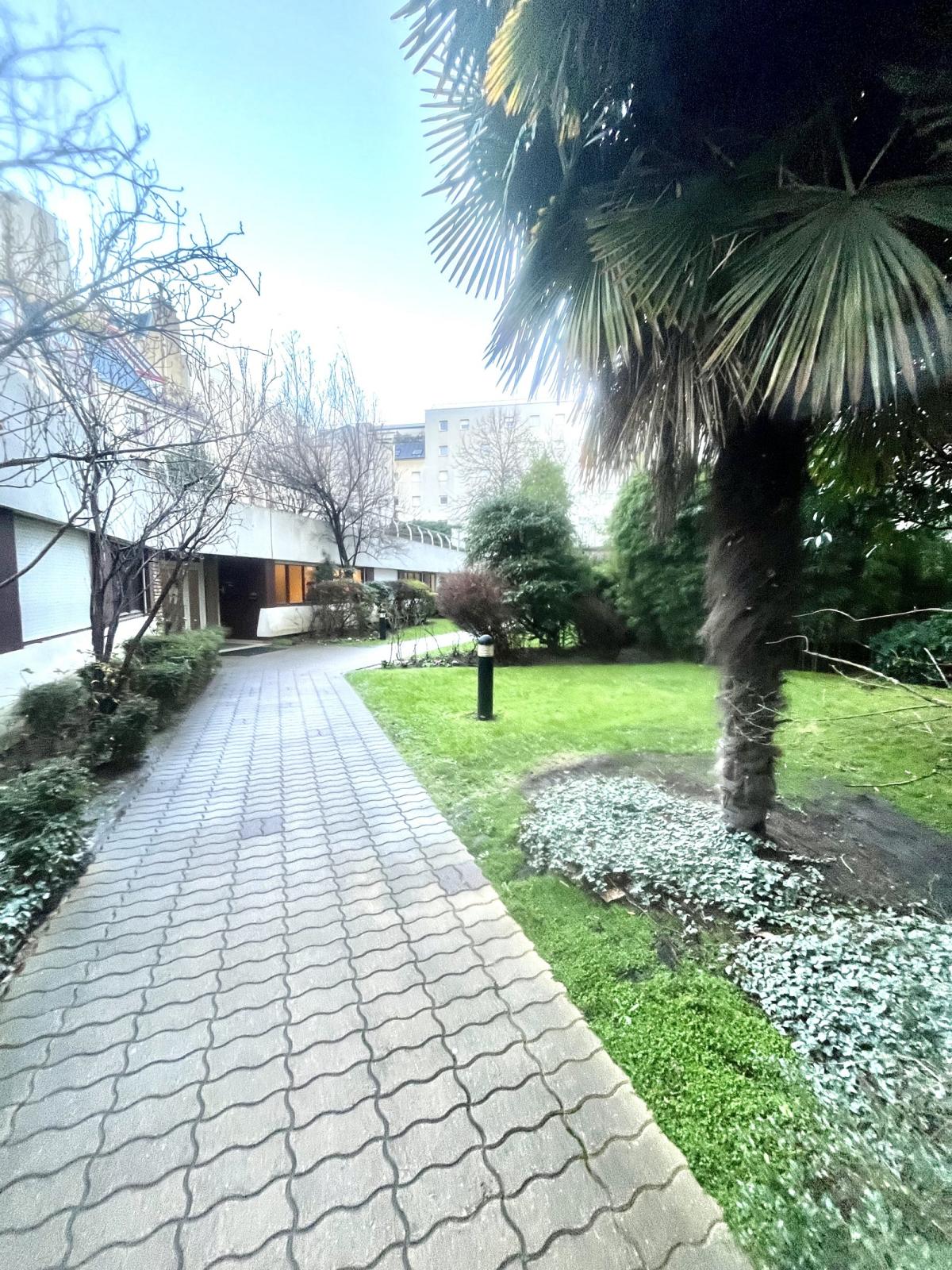 A LOUER 75019 BD DE LA VILLETTE 