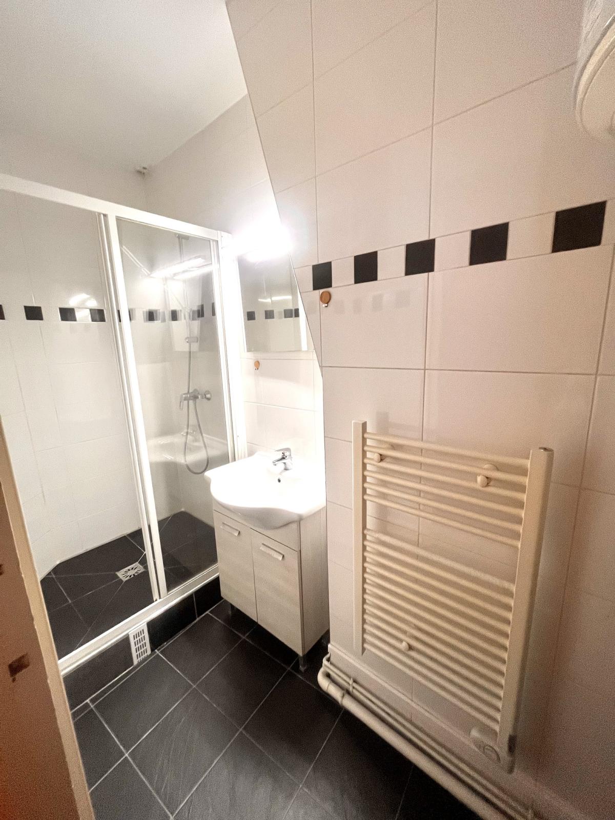 A LOUER 75015 2PIECES MEUBLÉ CONVENTION 