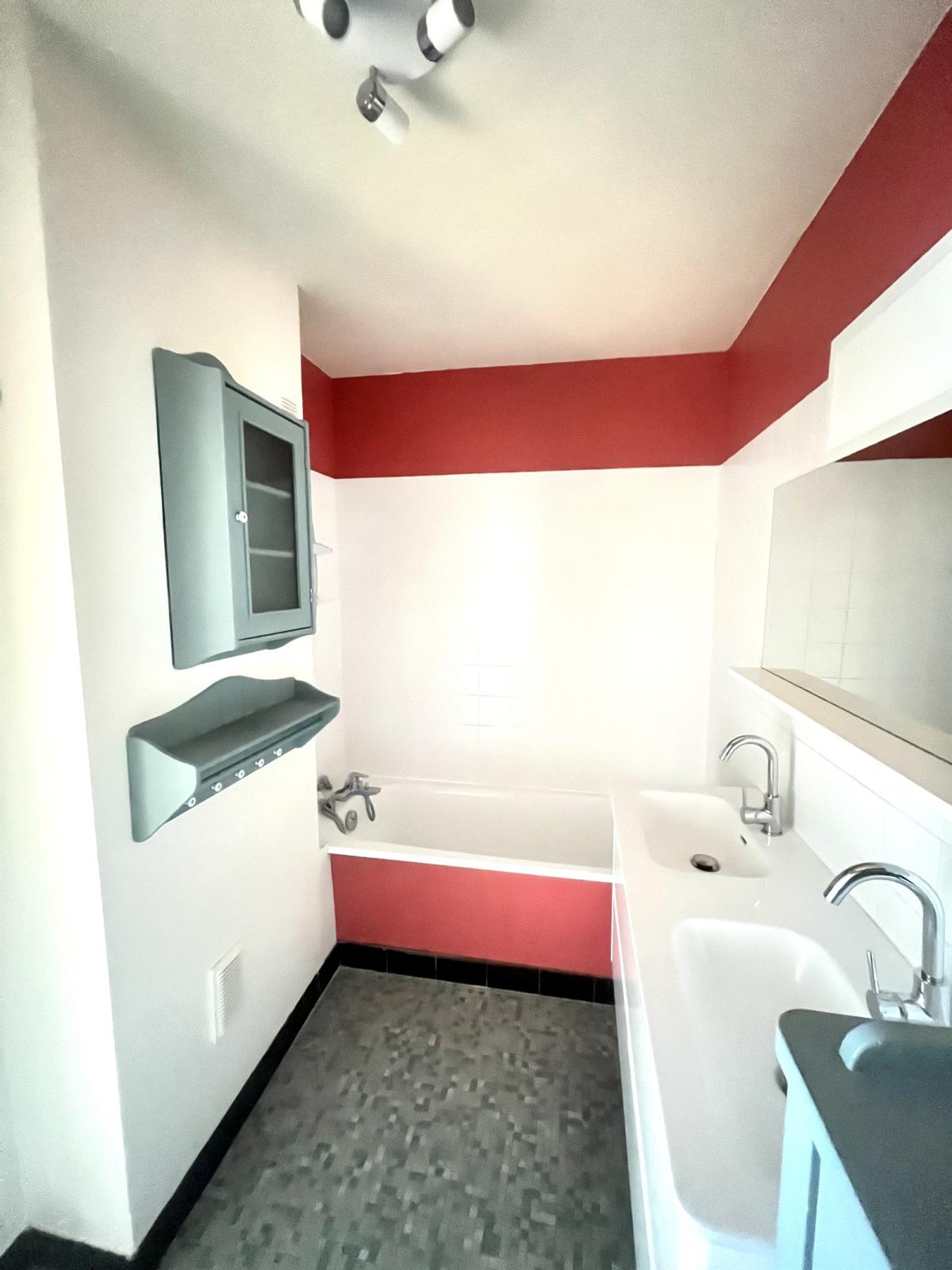 A LOUER 75015 3 PIECS CONVENTION