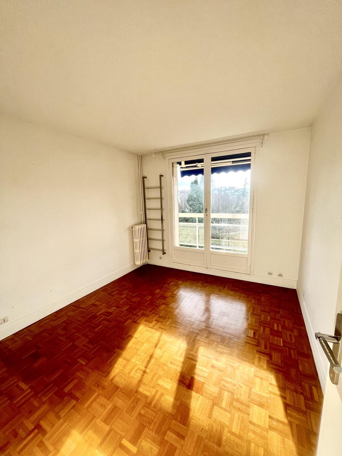 A LOUER 75015 3 PIECS CONVENTION