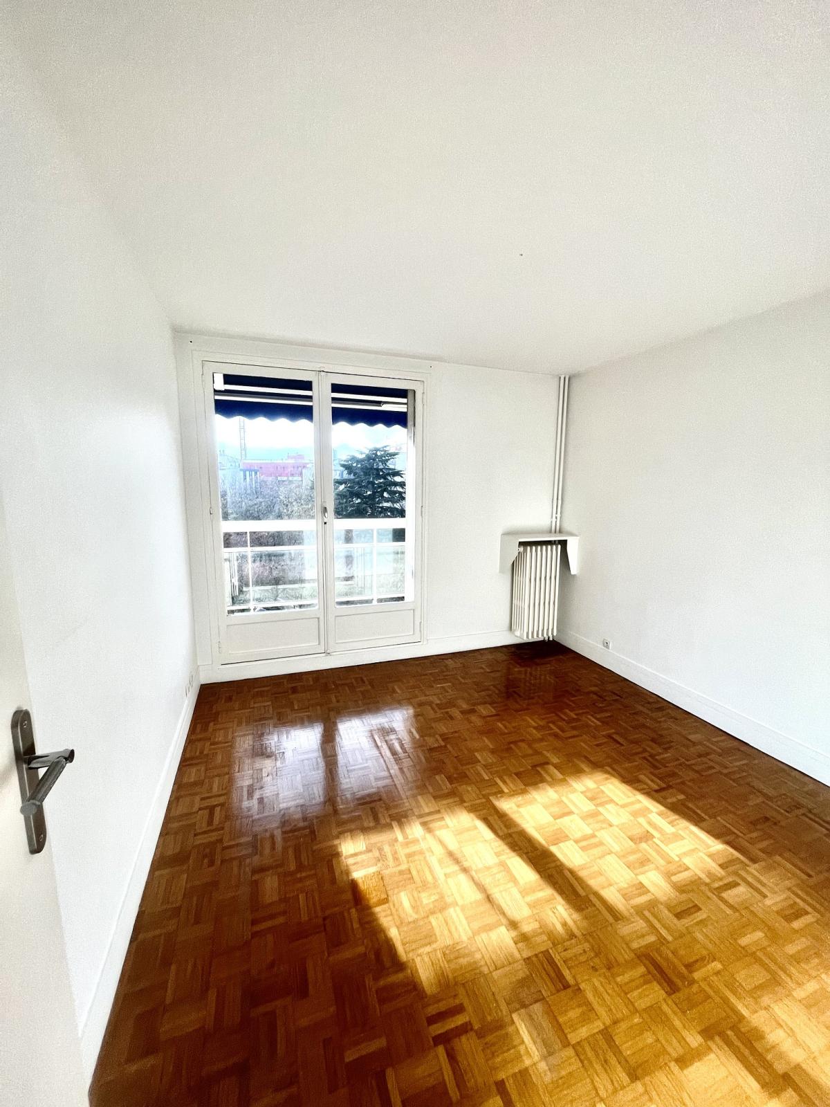 A LOUER 75015 3 PIECS CONVENTION