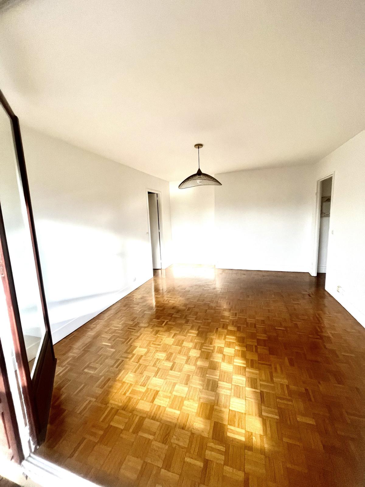 A LOUER 75015 3 PIECS CONVENTION