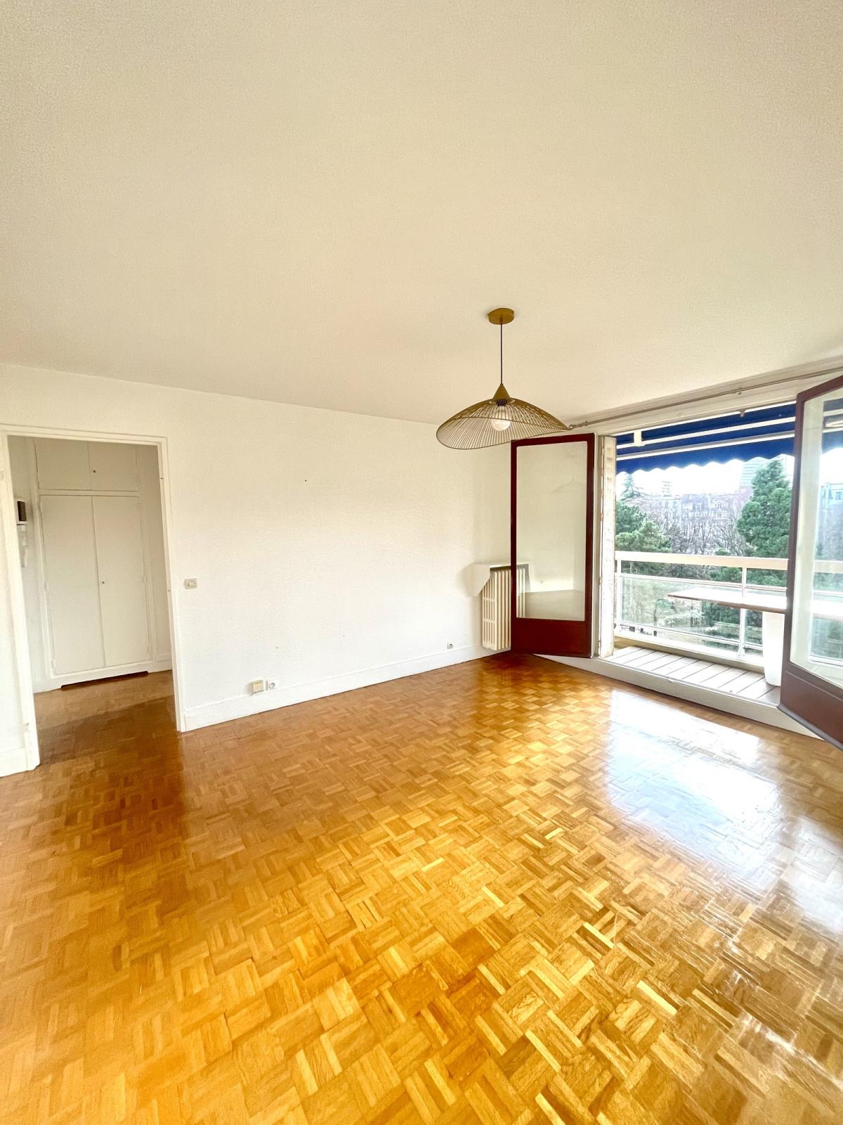 A LOUER 75015 3 PIECS CONVENTION