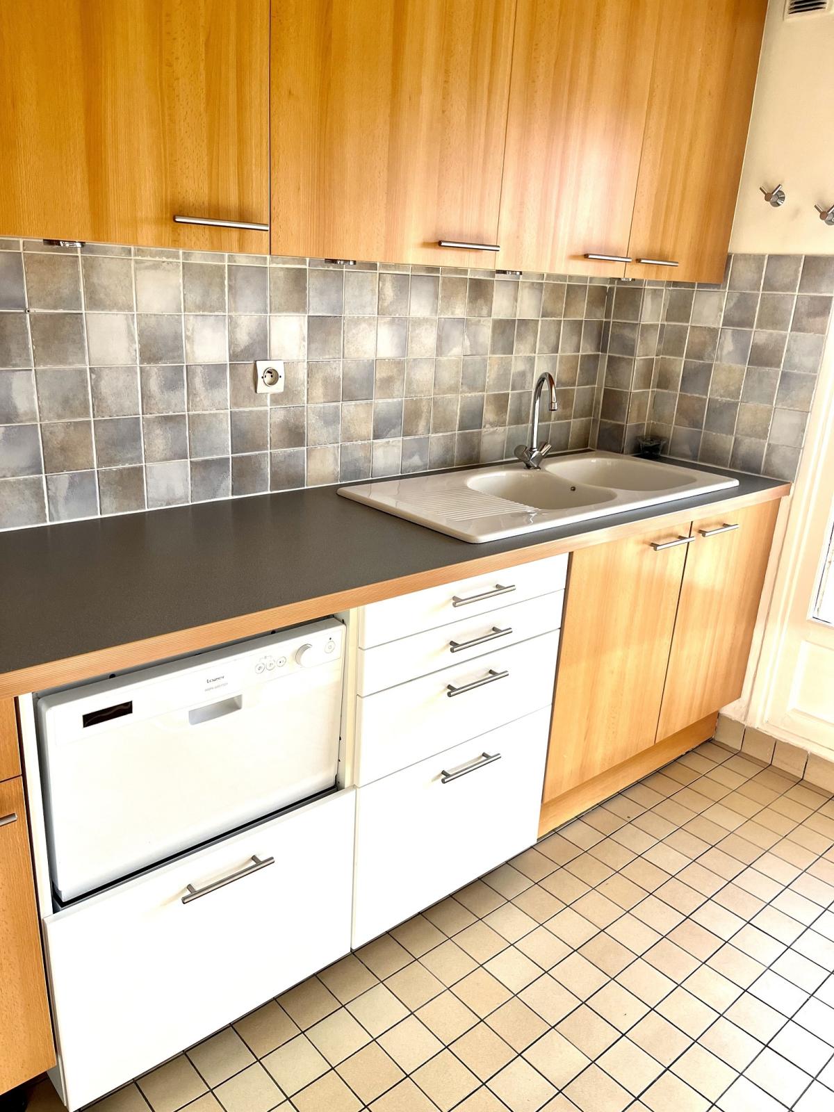 A LOUER 75015 3 PIECS CONVENTION