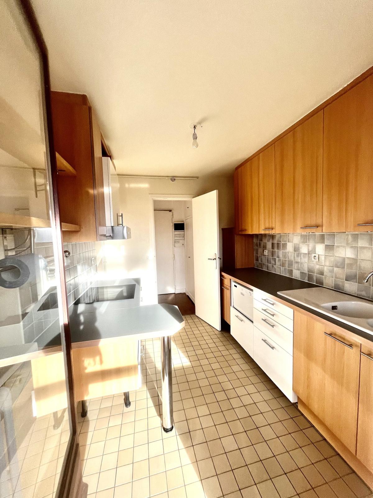 A LOUER 75015 3 PIECS CONVENTION