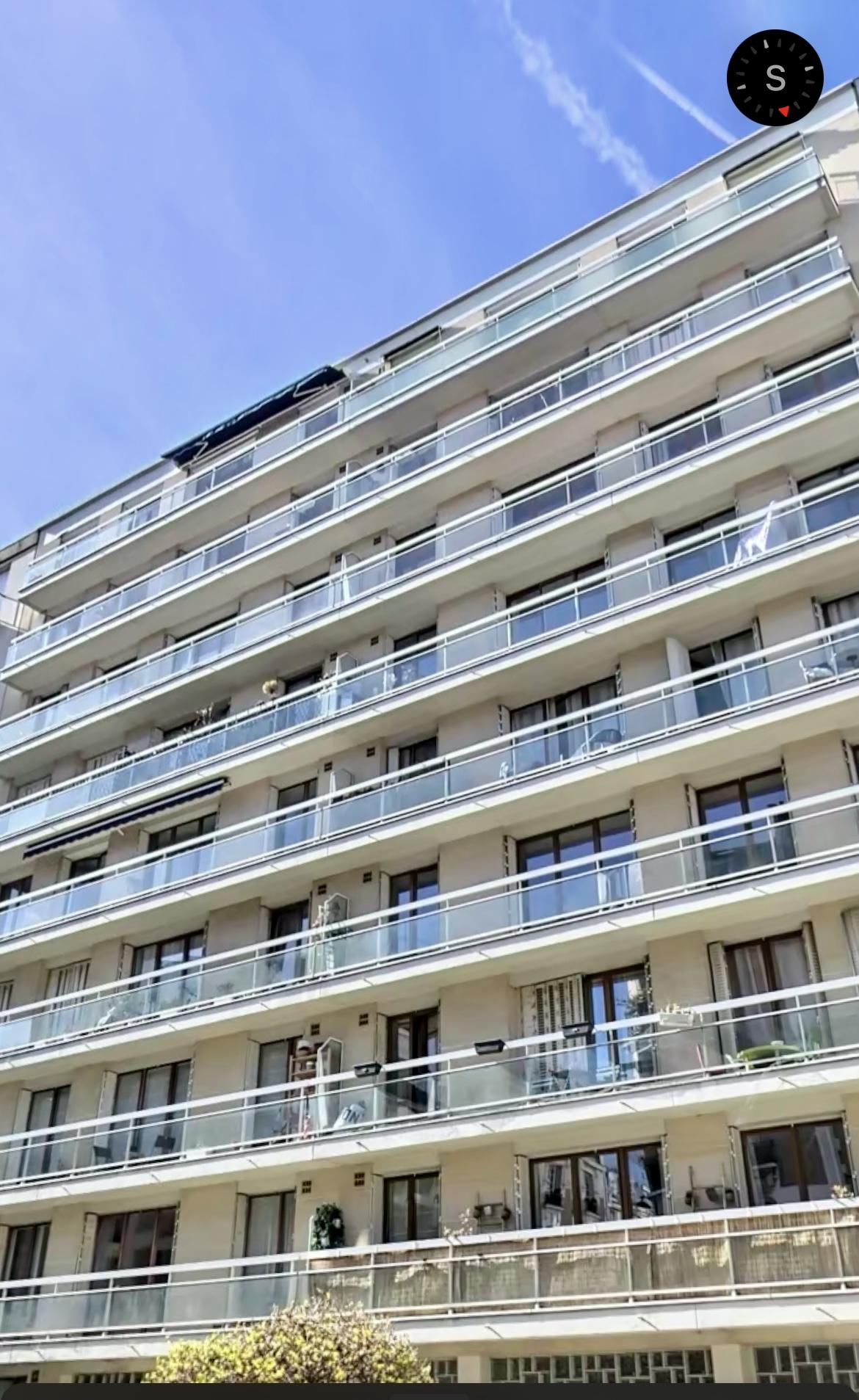 A LOUER 75015 3 PIECS CONVENTION