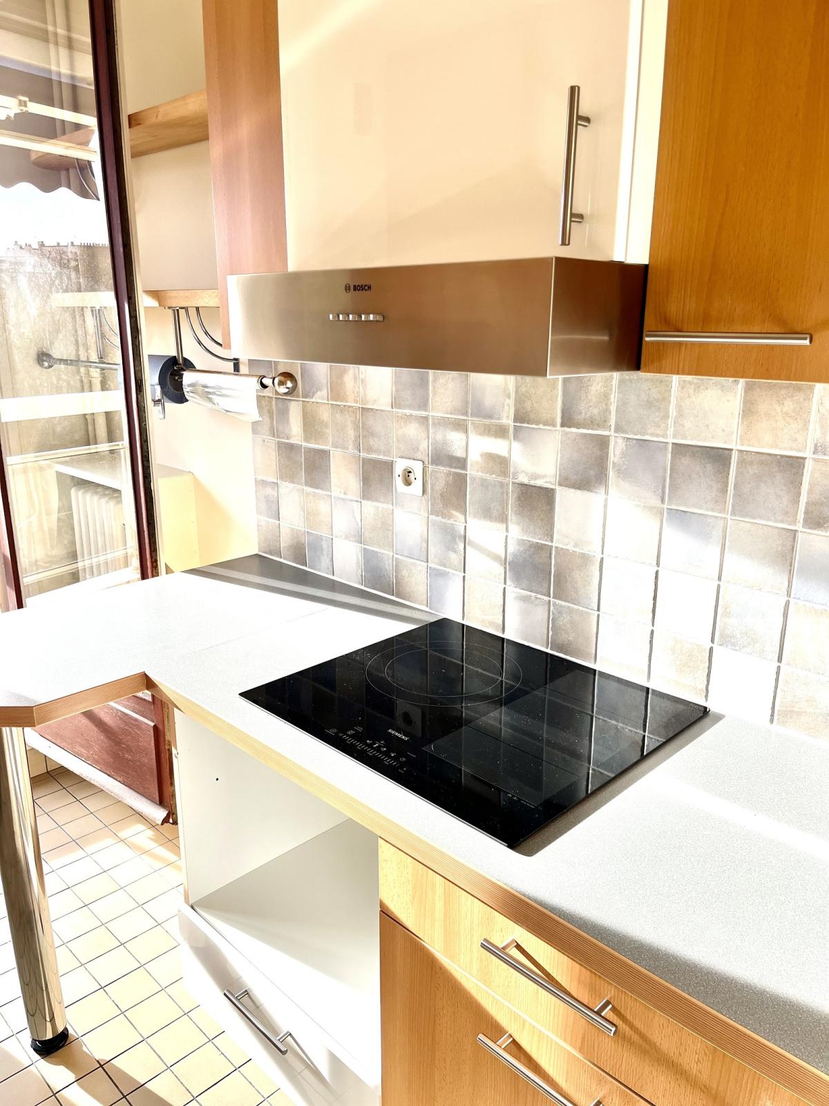 A LOUER 75015 3 PIECS CONVENTION