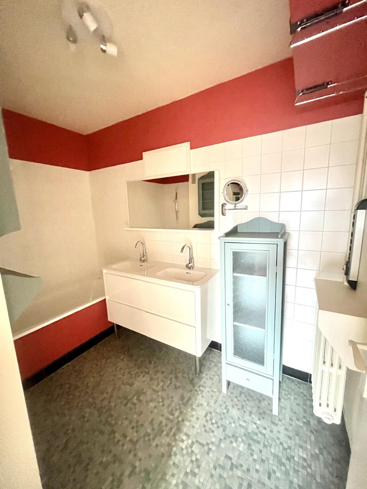 A LOUER 75015 3 PIECS CONVENTION