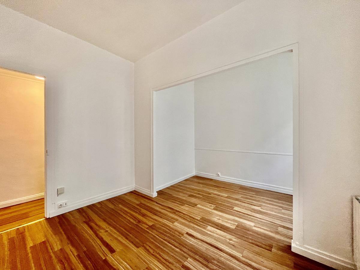 Paris 9ème  Rue Turgot à deux pas du Square Anvers, Beau 2 Pièces 