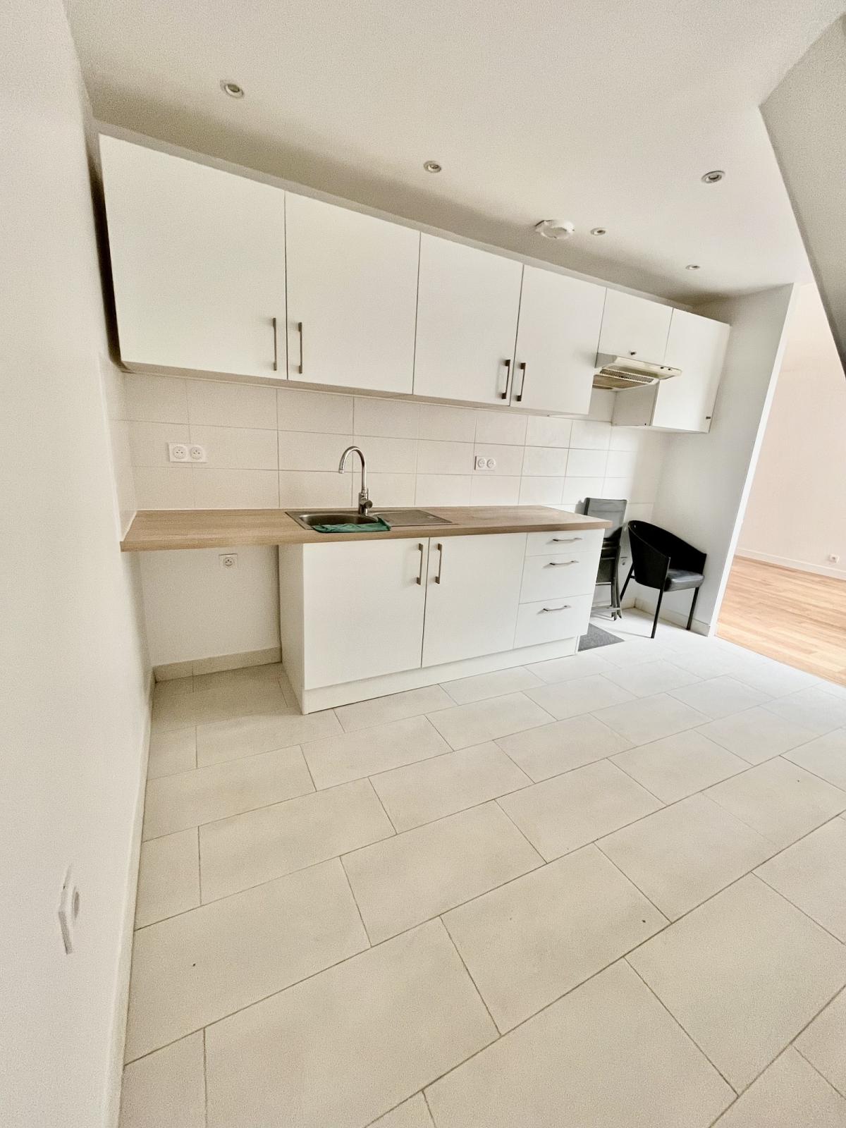 A LOUER 2 Pièces PARIS VIIIème  50.85m² au Sol / 45.45m²en Loi  Boutin . REFAIT NEUF 