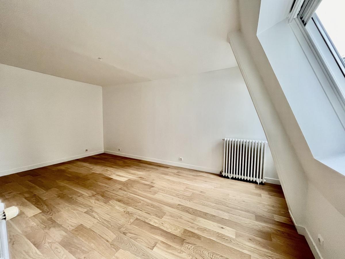 A LOUER 2 Pièces PARIS VIIIème  50.85m² au Sol / 45.45m²en Loi  Boutin . REFAIT NEUF 