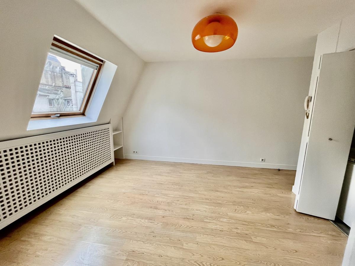 A LOUER 2 Pièces PARIS VIIIème  50.85m² au Sol / 45.45m²en Loi  Boutin . REFAIT NEUF 