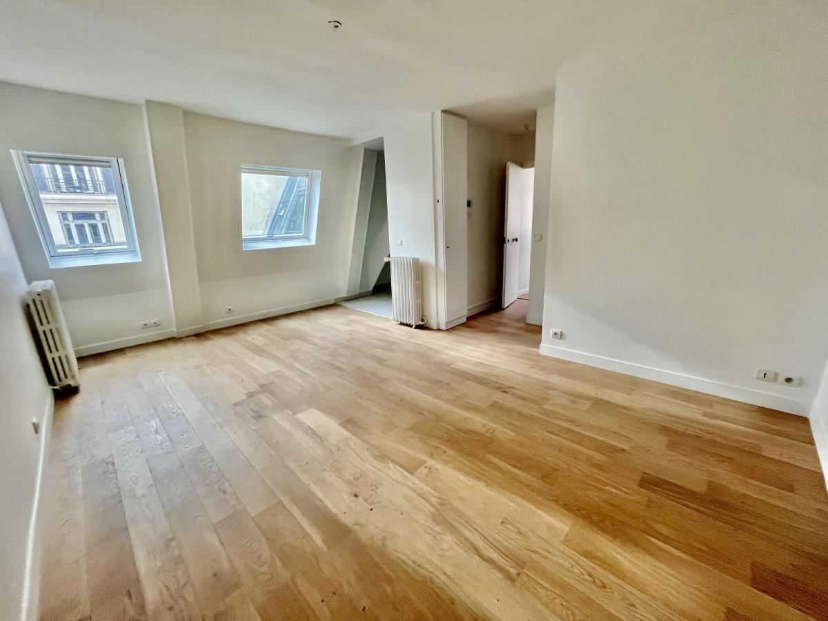 A LOUER 2 Pièces PARIS VIIIème  50.85m² au Sol / 45.45m²en Loi  Boutin . REFAIT NEUF 