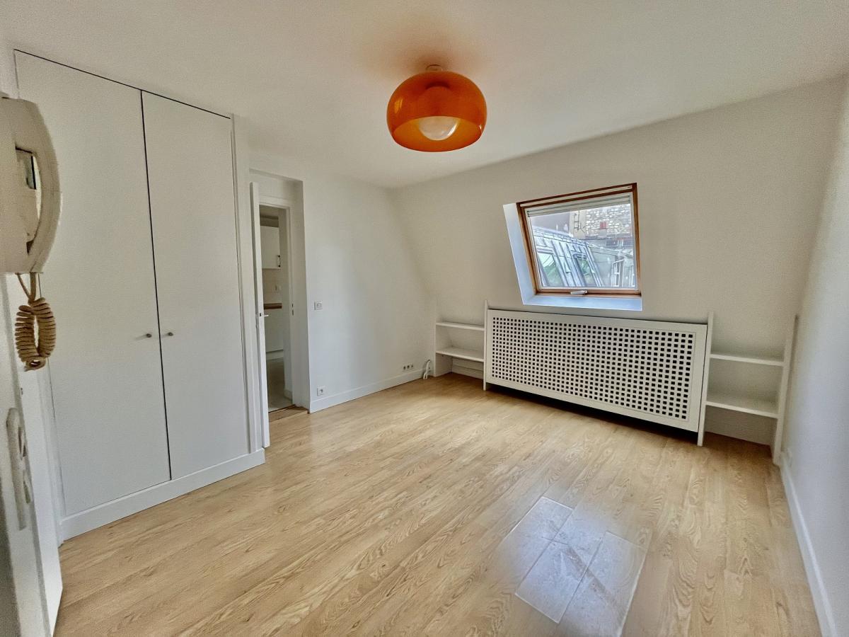 A LOUER 2 Pièces PARIS VIIIème  50.85m² au Sol / 45.45m²en Loi  Boutin . REFAIT NEUF 
