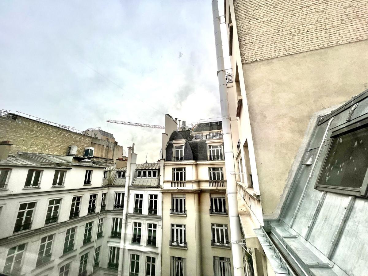 A LOUER 2 Pièces PARIS VIIIème  50.85m² au Sol / 45.45m²en Loi  Boutin . REFAIT NEUF 